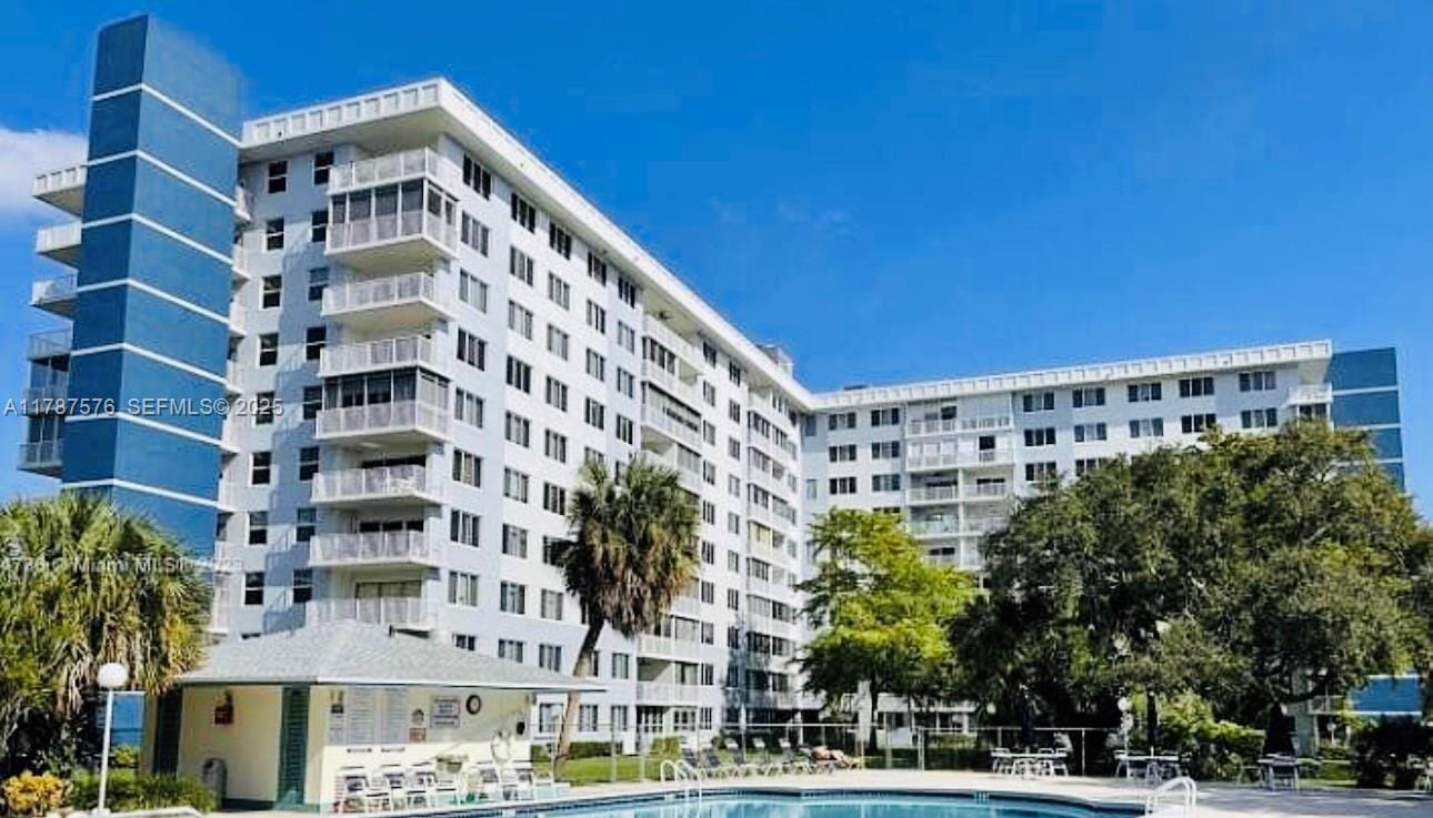 4200 Hillcrest Drive 1017, Hollywood, FL 33021 photo 2