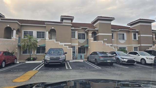 6425 SW 130th Place 704, sold in Lago Lindo Townvillas Con, Miami, FL