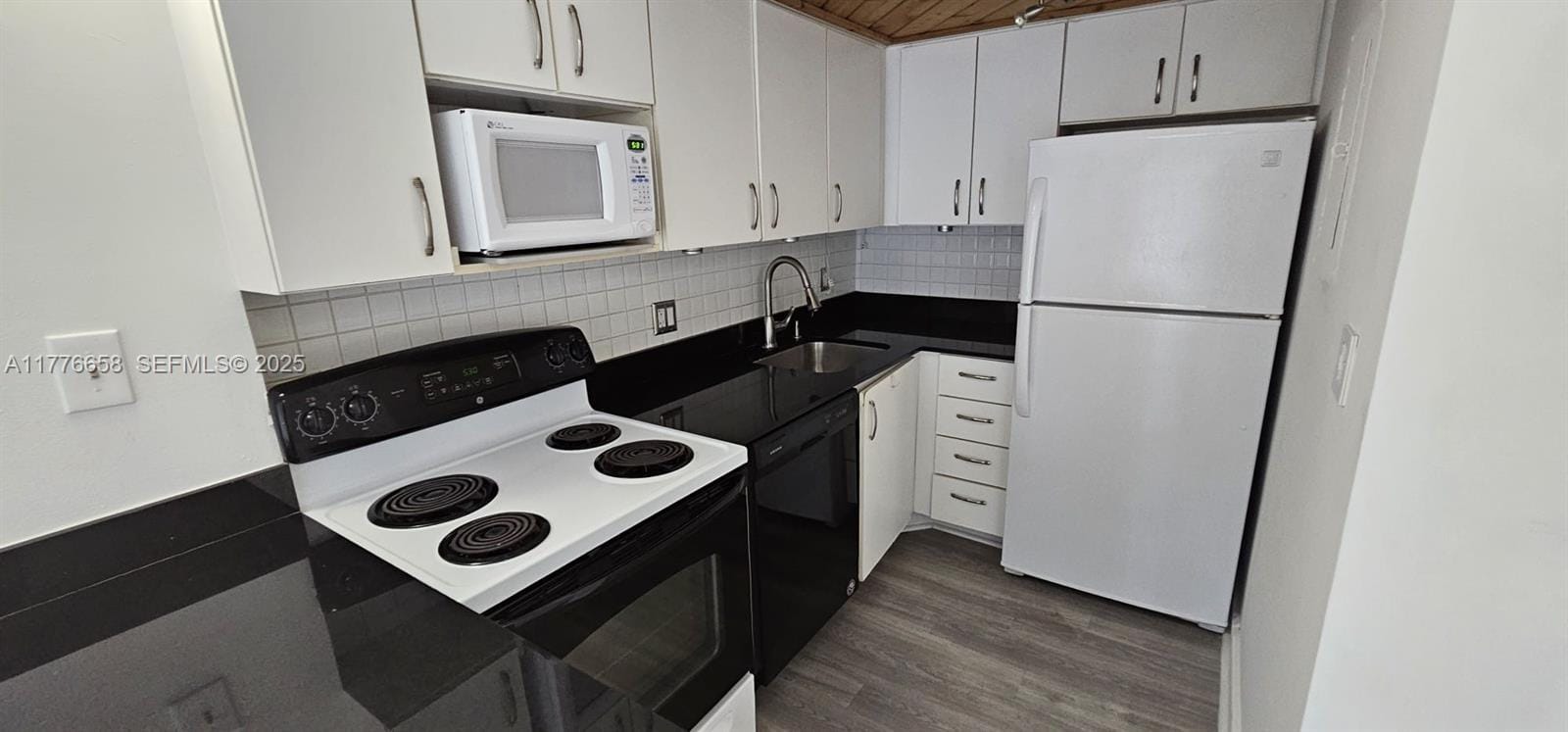 1650 NE 115th Street 203, Miami, FL 33181 photo 6