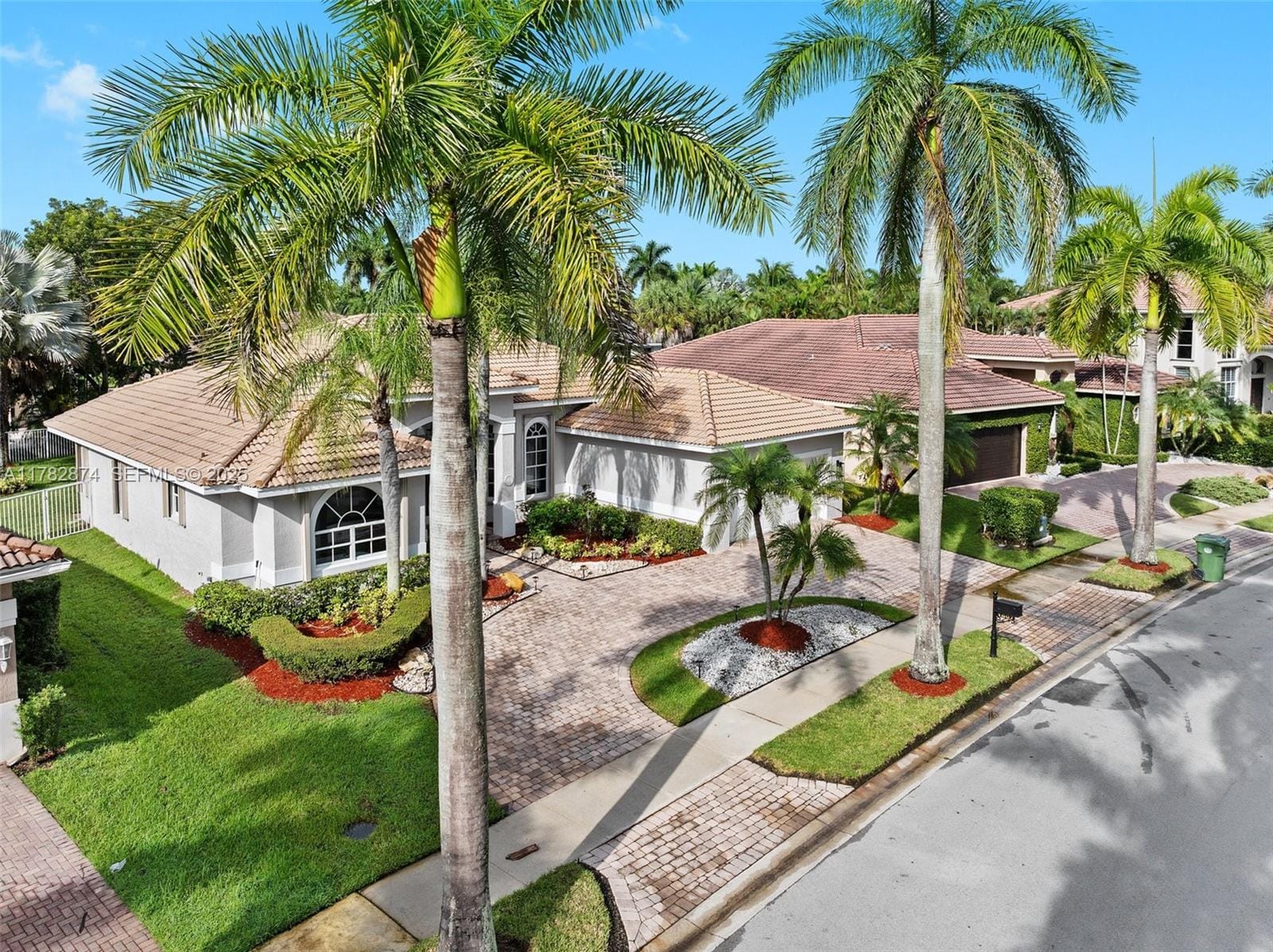 1807 Victoria Pointe Circle, Weston, FL 33327 photo 2