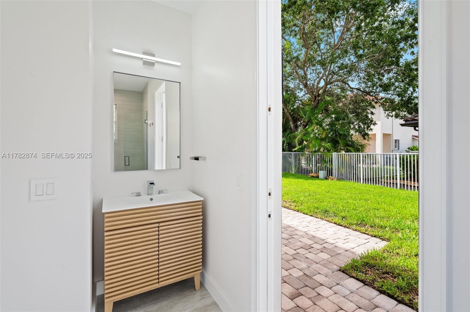 1807 Victoria Pointe Circle, Weston, FL 33327 photo 24