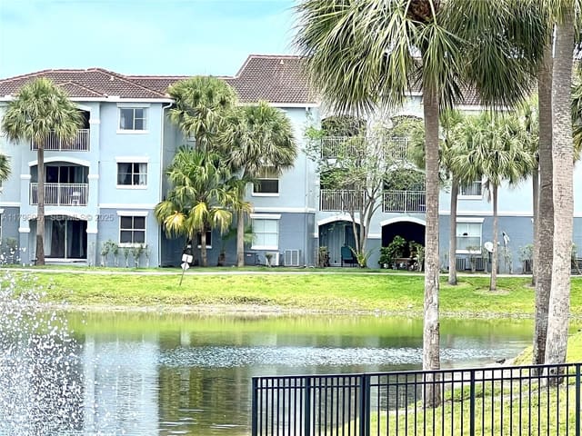 150 NW 96th Avenue 9-208, sold in La Via, Pembroke Pines, FL