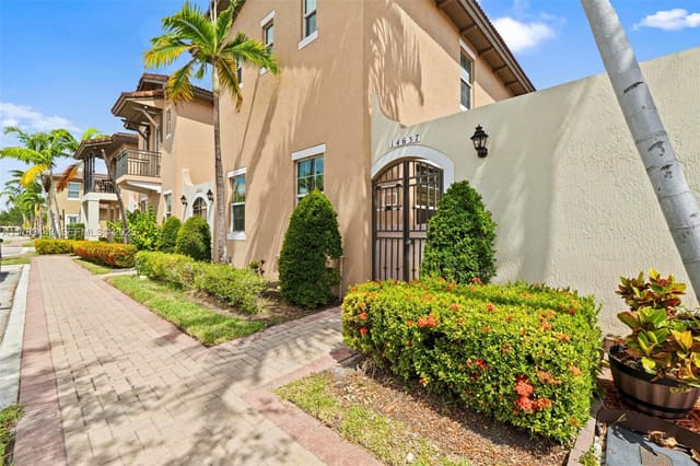 14637 SW 15th Street, Pembroke Pines, FL 33027