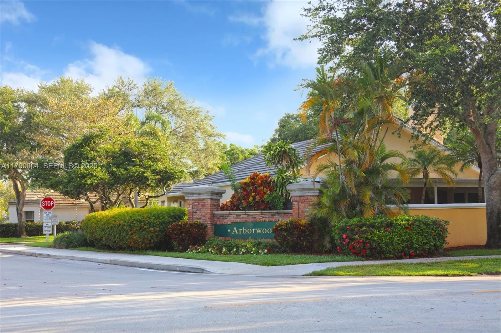 9271 Arborwood Circle, Davie, FL 33328