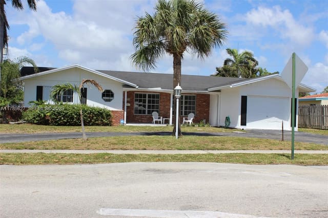 1011 SE 12th Avenue, Deerfield Beach, FL 33441