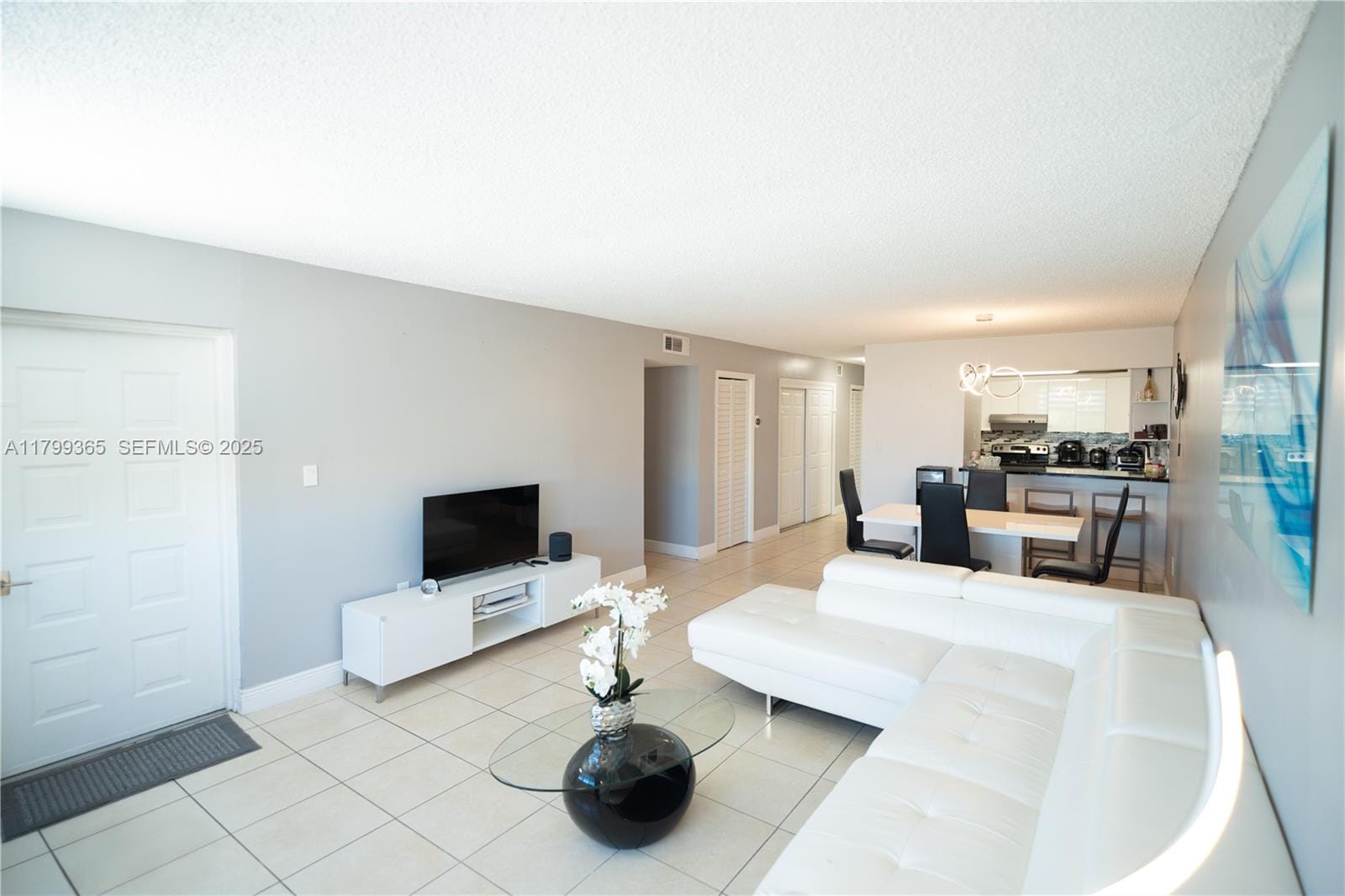 6950 Miami Gardens Drive 2-502, Hialeah, FL 33015 photo 2
