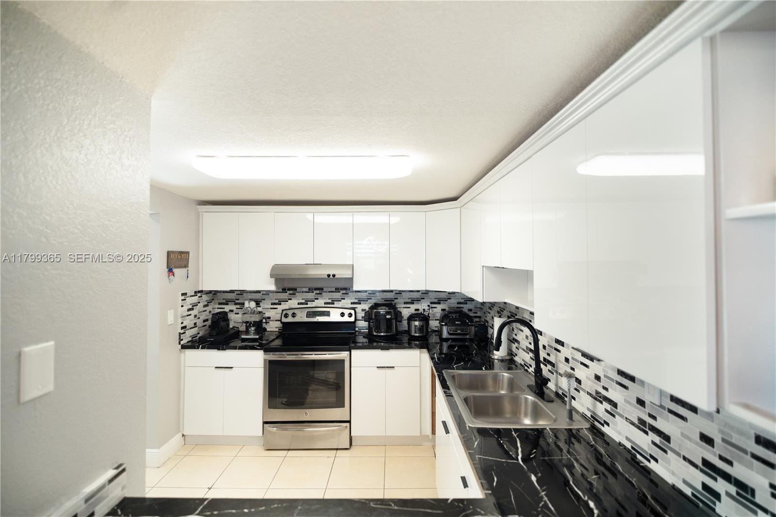 6950 Miami Gardens Drive 2-502, Hialeah, FL 33015 photo 4