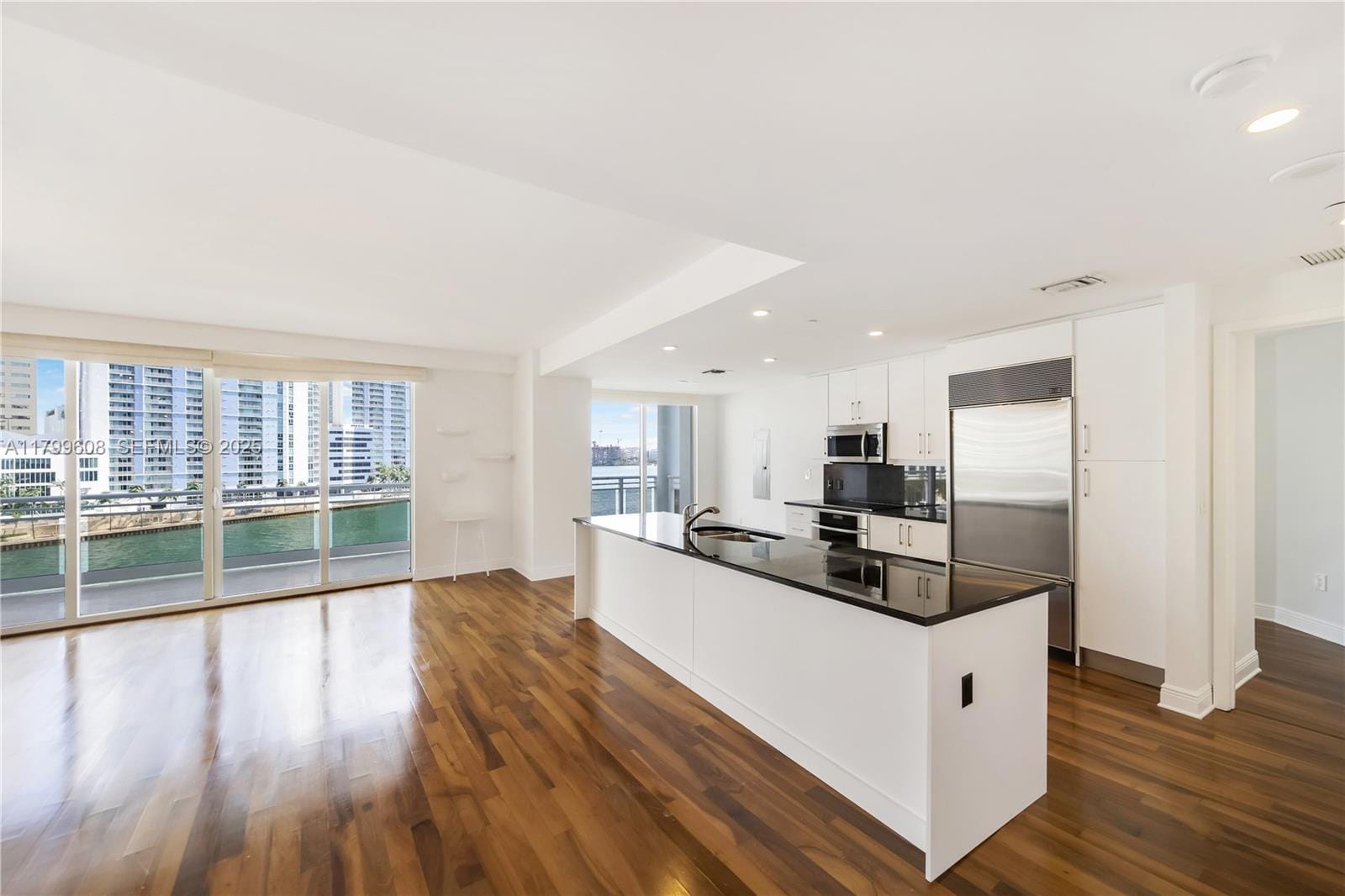 901 Brickell Key Boulevard 607, Miami, FL 33131 photo 2