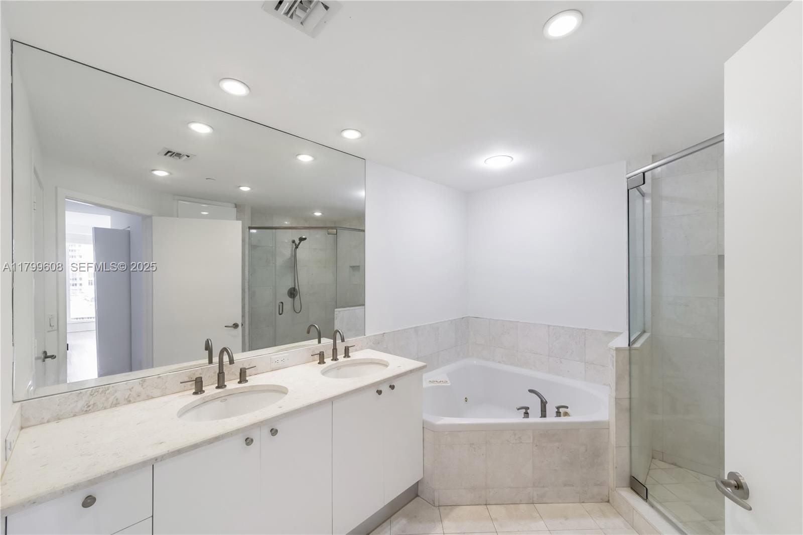 901 Brickell Key Boulevard 607, Miami, FL 33131 photo 27