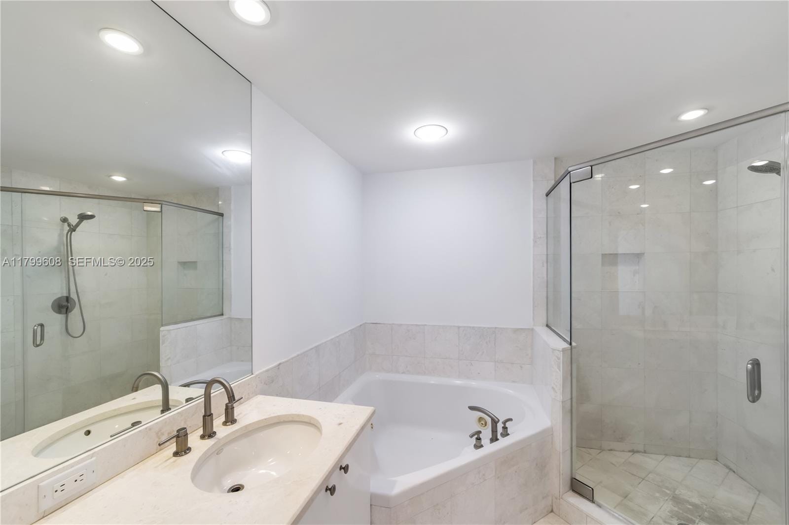 901 Brickell Key Boulevard 607, Miami, FL 33131 photo 28