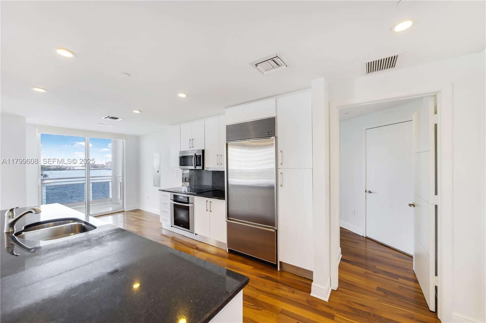 901 Brickell Key Boulevard 607, Miami, FL 33131 photo 7