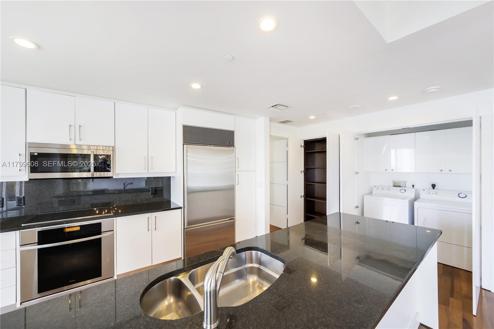 901 Brickell Key Boulevard 607, Miami, FL 33131 photo 10