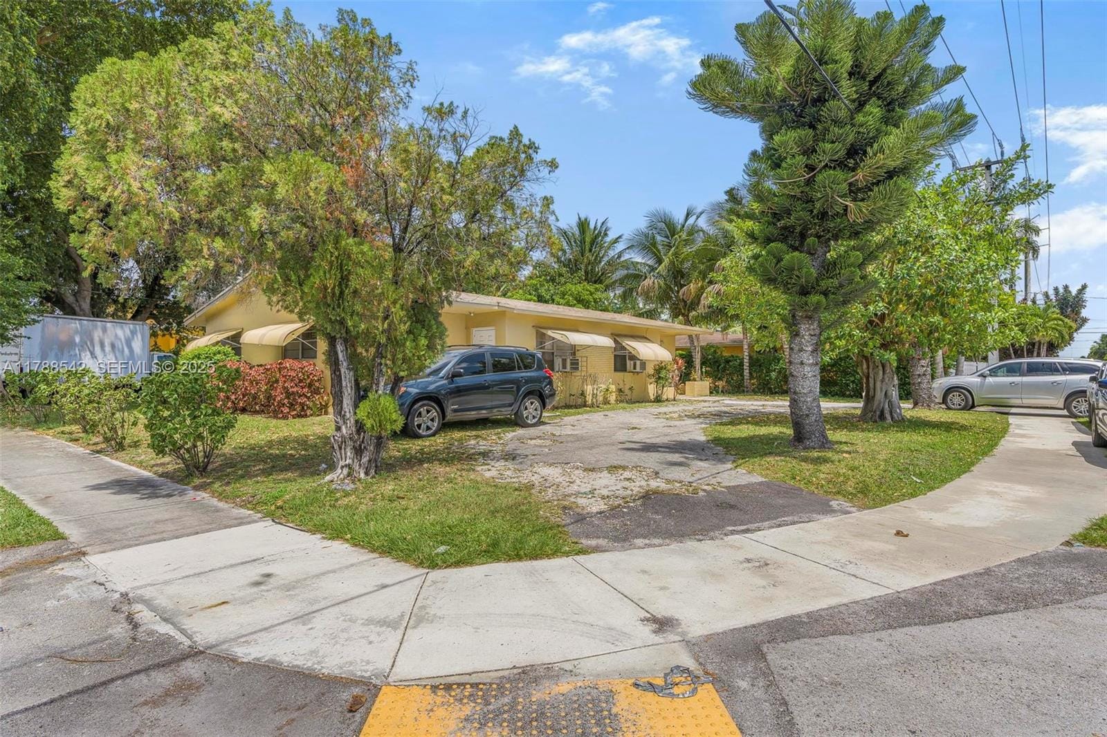 14600 NE 14th Avenue, Miami, FL 33161 photo 2