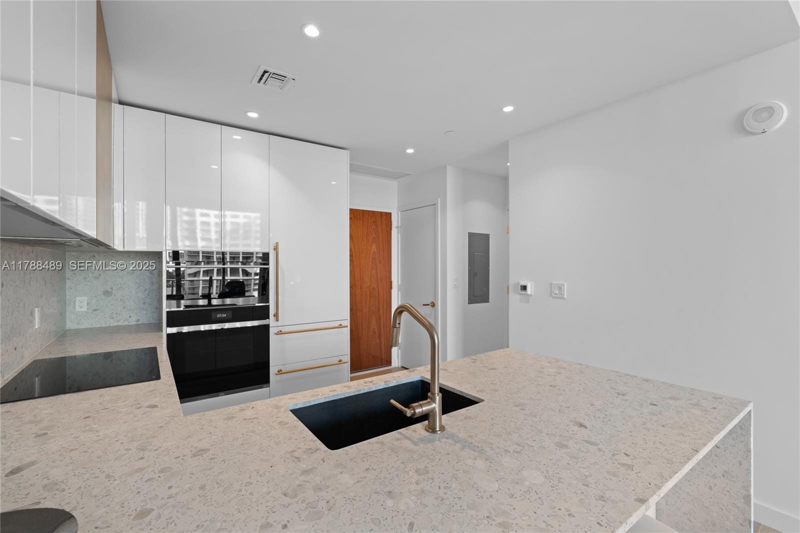 2678 Tigertail Avenue 615 — photo 3
