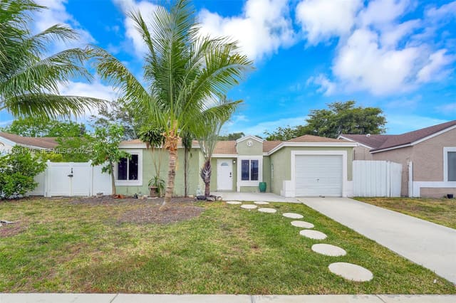 18982 Cloud Lake Circle, Boca Raton, FL 33496