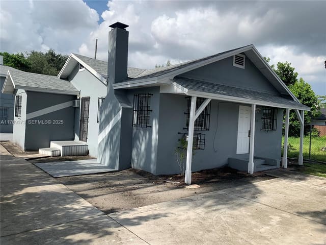 1121 NW 40th Street, sold in 36th St Manor, Miami, FL