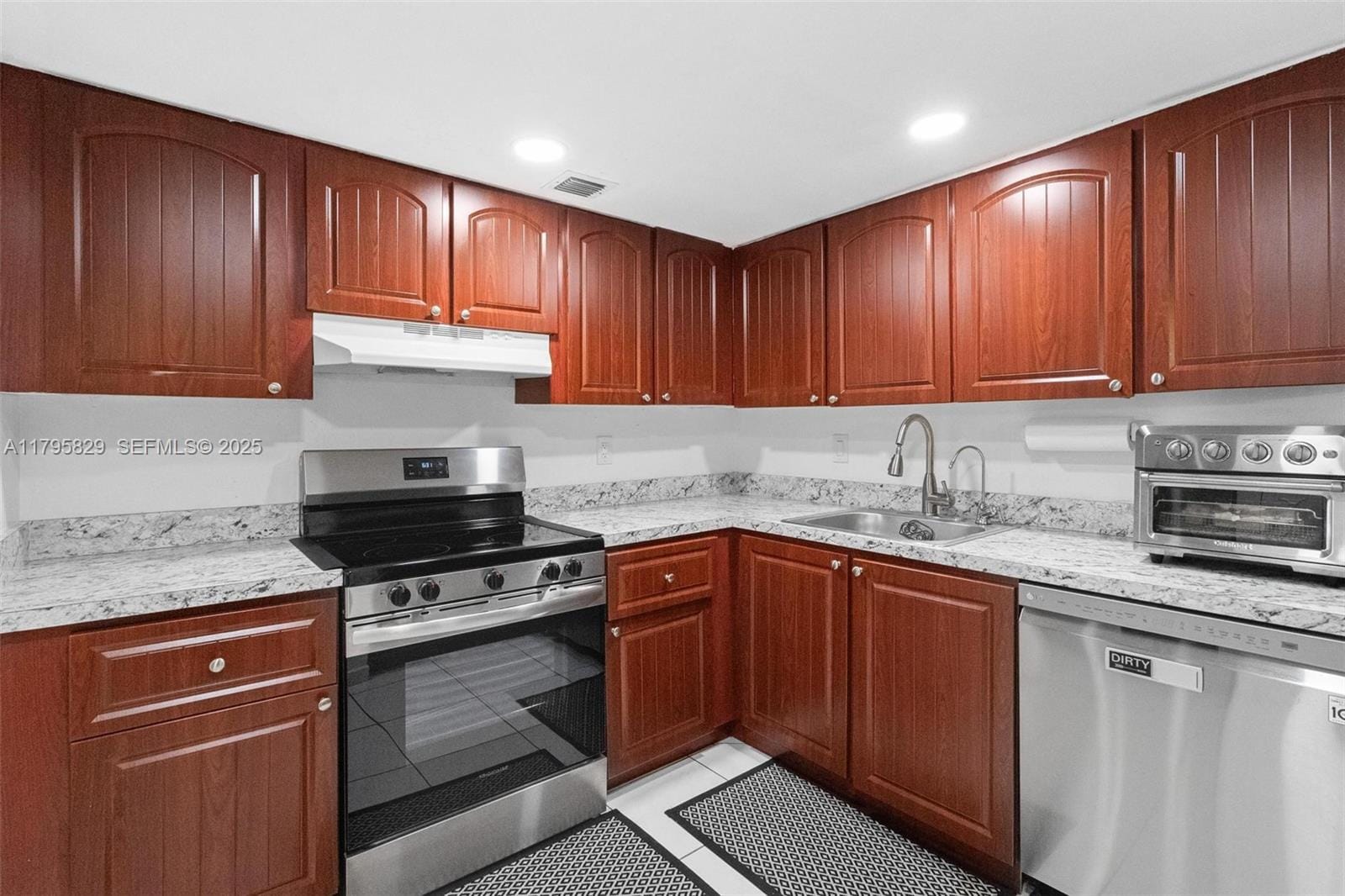 7021 Environ Boulevard 218, Lauderhill, FL 33319 photo 2