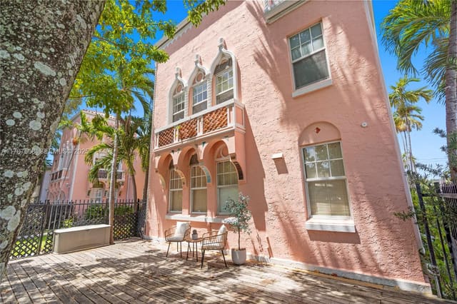760 Meridian Avenue 1, sold in Palm Garden, Miami Beach, FL