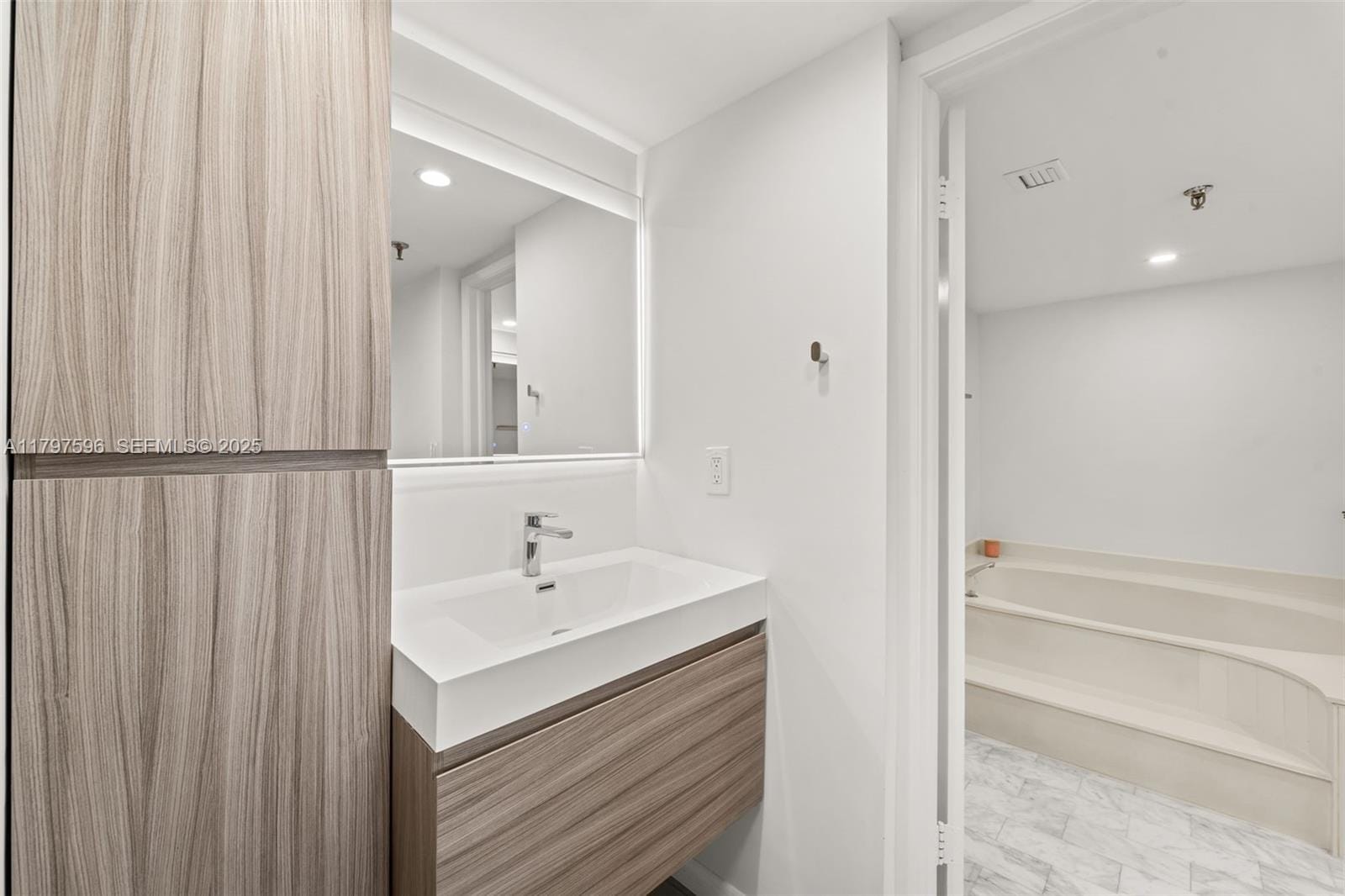 9 Island Avenue 814, Miami Beach, FL 33139 photo 26