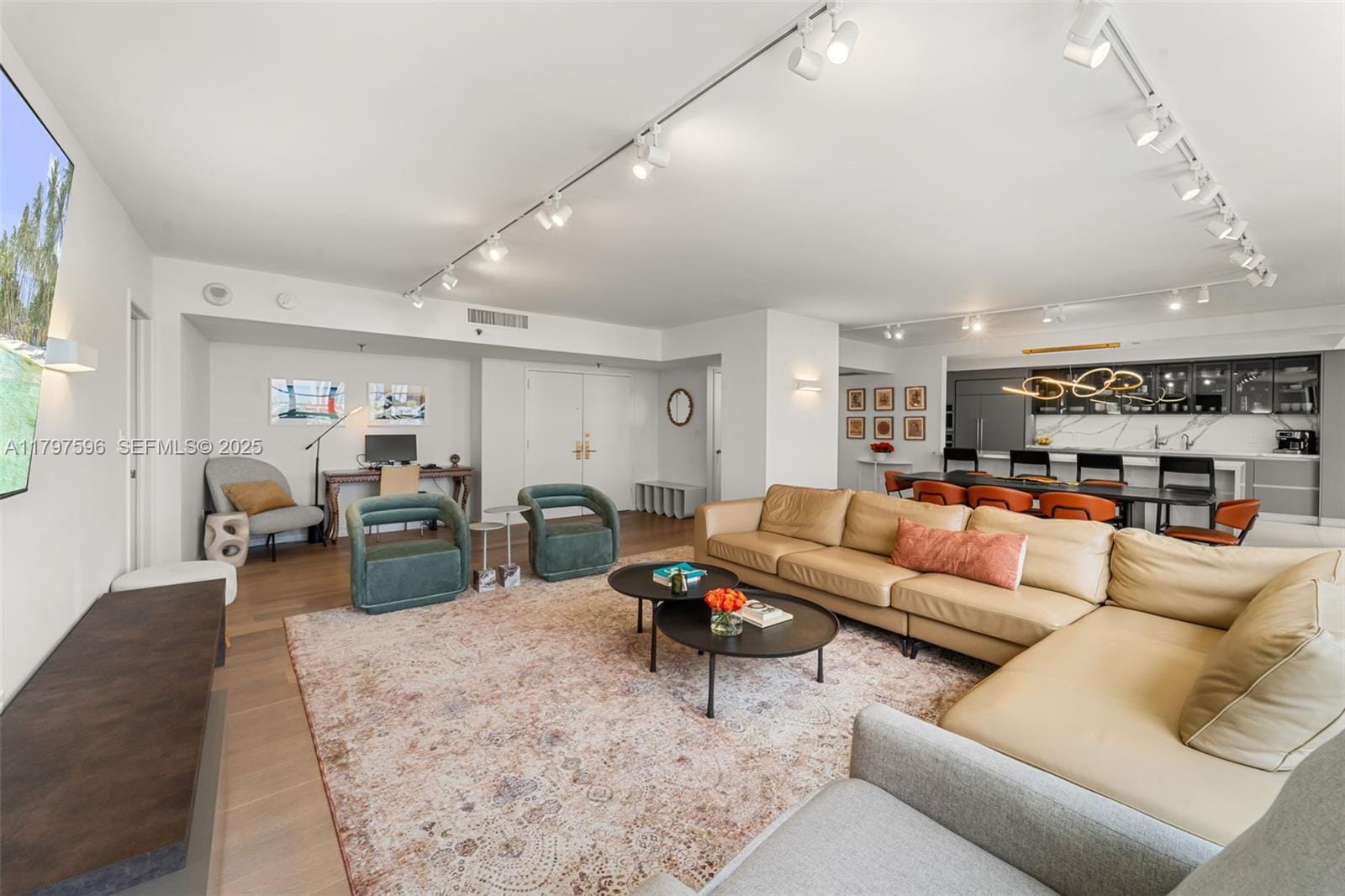 9 Island Avenue 814 — photo 4