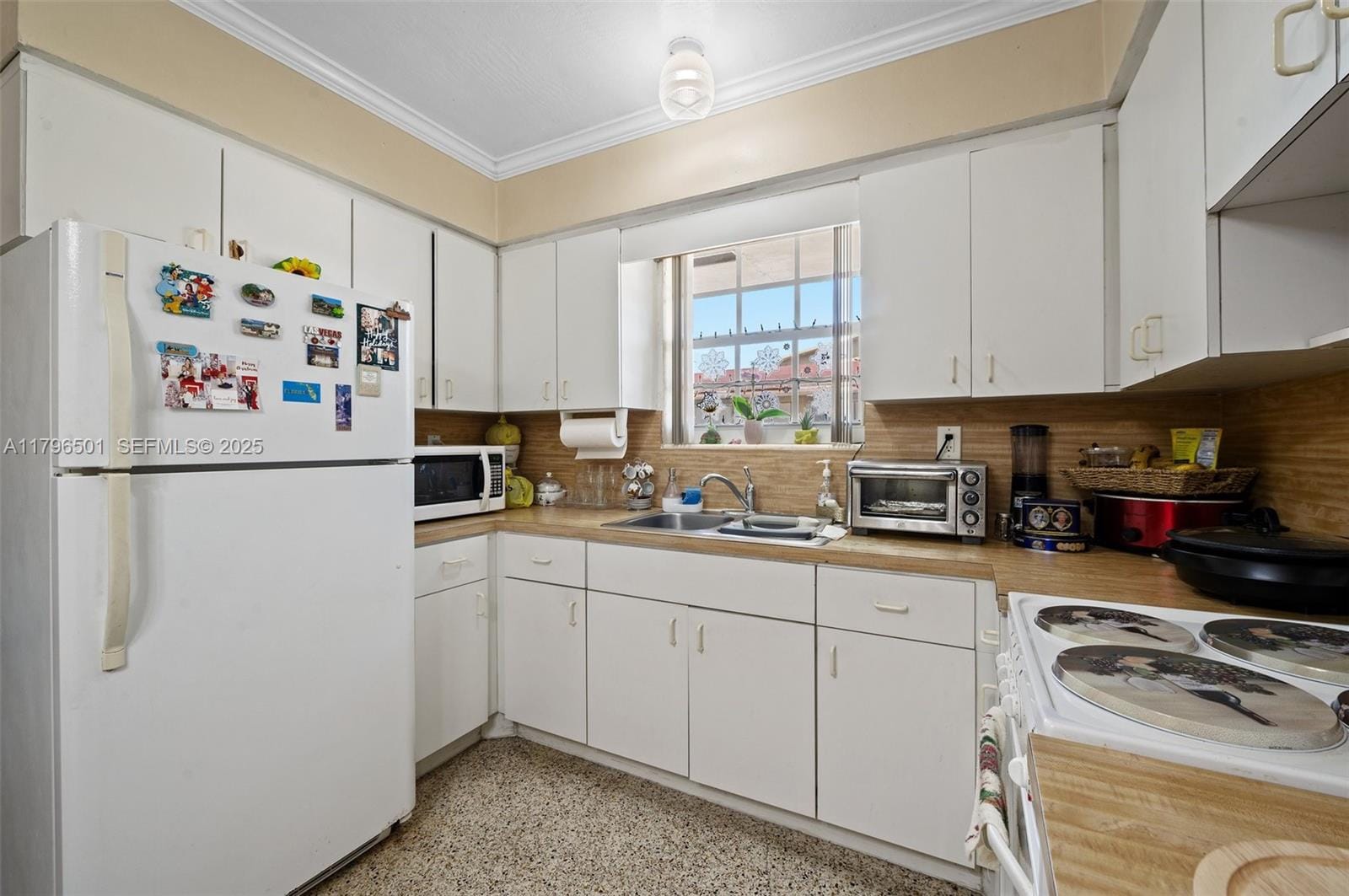 235 E 9th Street — photo 10