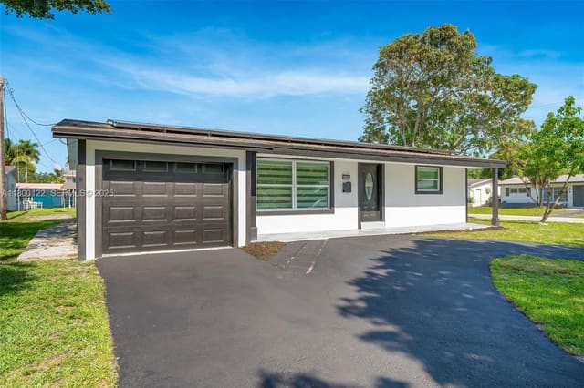 2600 NW 68th Way, sold in Gold Key Villas, Sunrise, FL