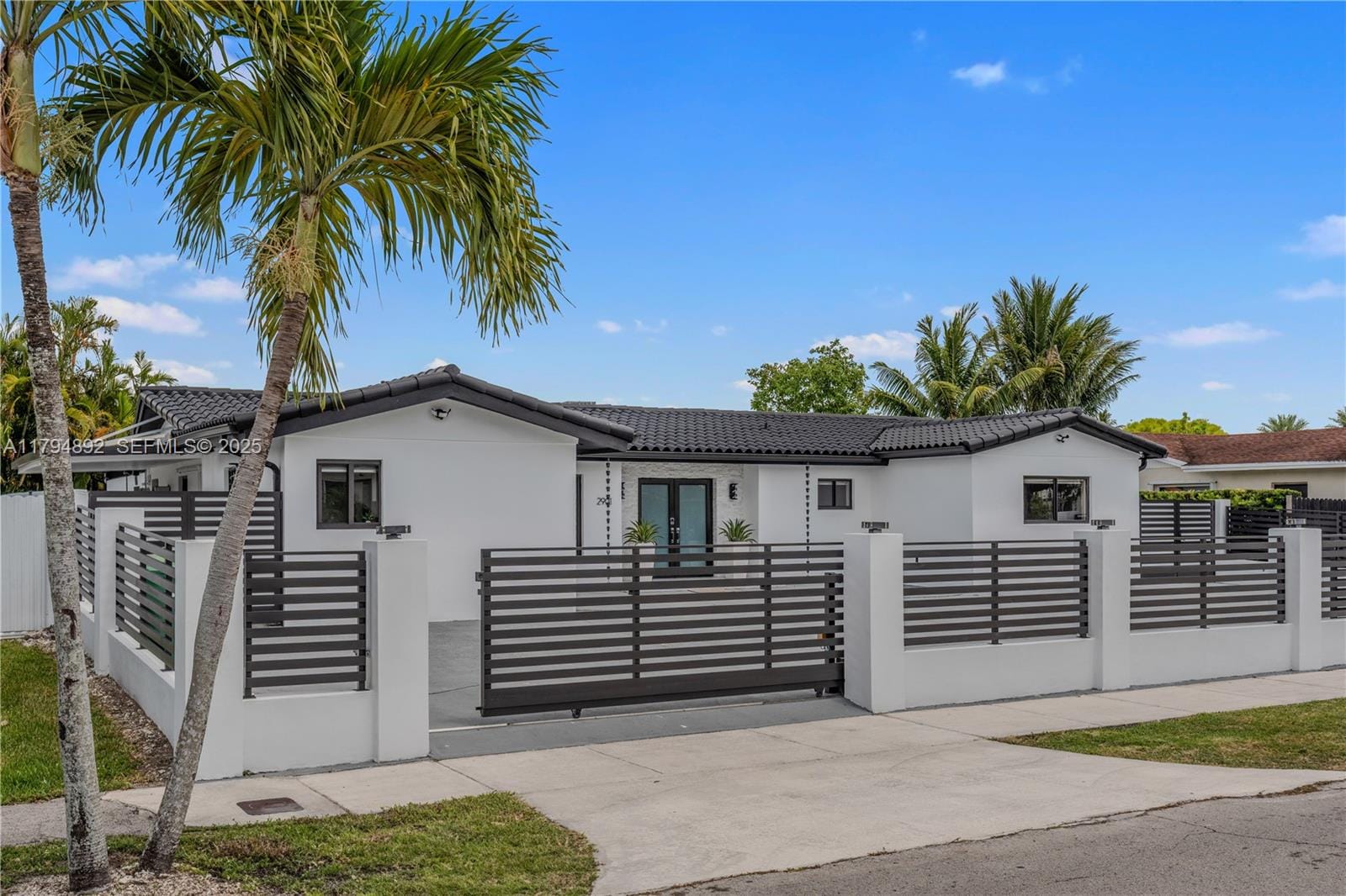 2901 Village Green Drive — photo 4