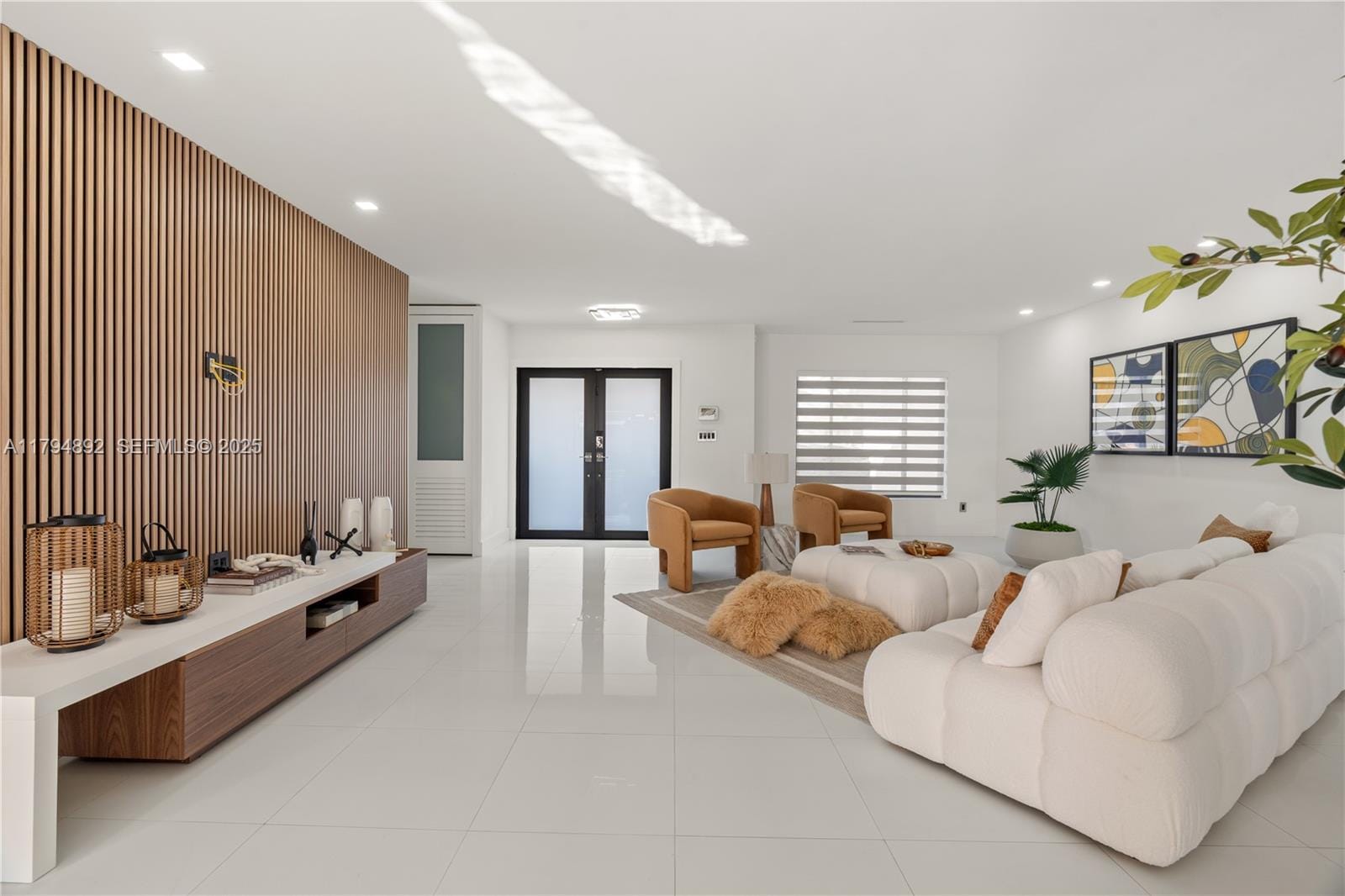 2901 Village Green Drive — photo 10