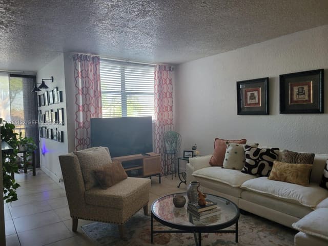 9411 SW 4th Street 203, Miami, FL 33174
