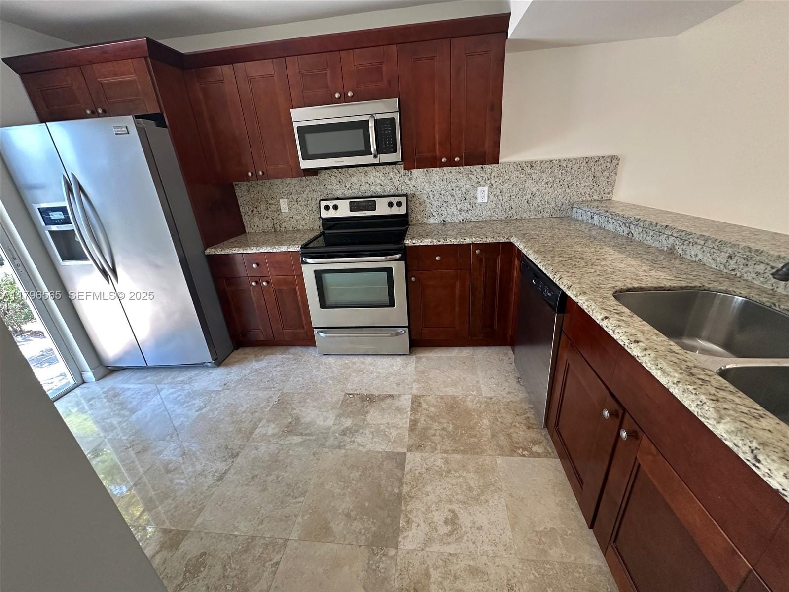 878 Crystal Lake Drive — photo 2