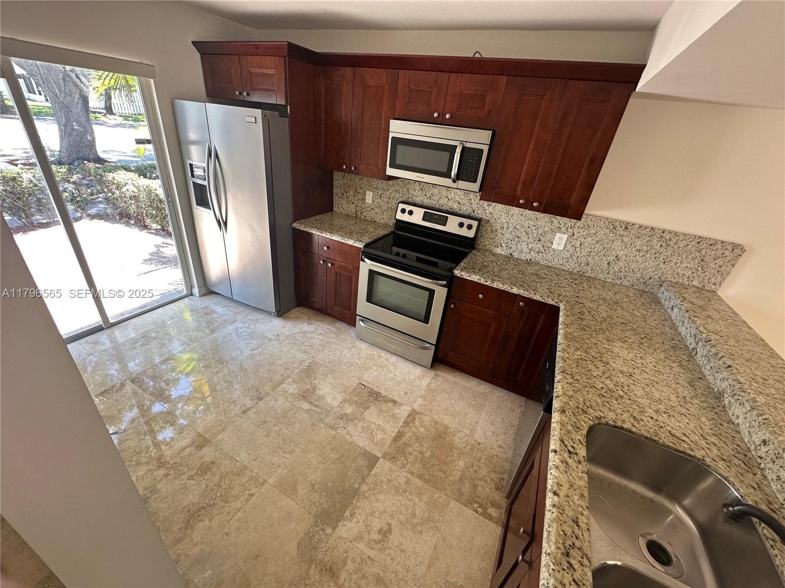 878 Crystal Lake Drive — photo 3