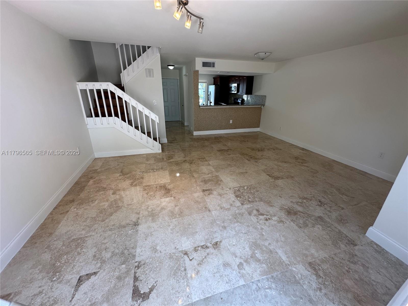 878 Crystal Lake Drive — photo 4