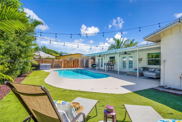 6847 NW 24th Way, Fort Lauderdale, FL 33309