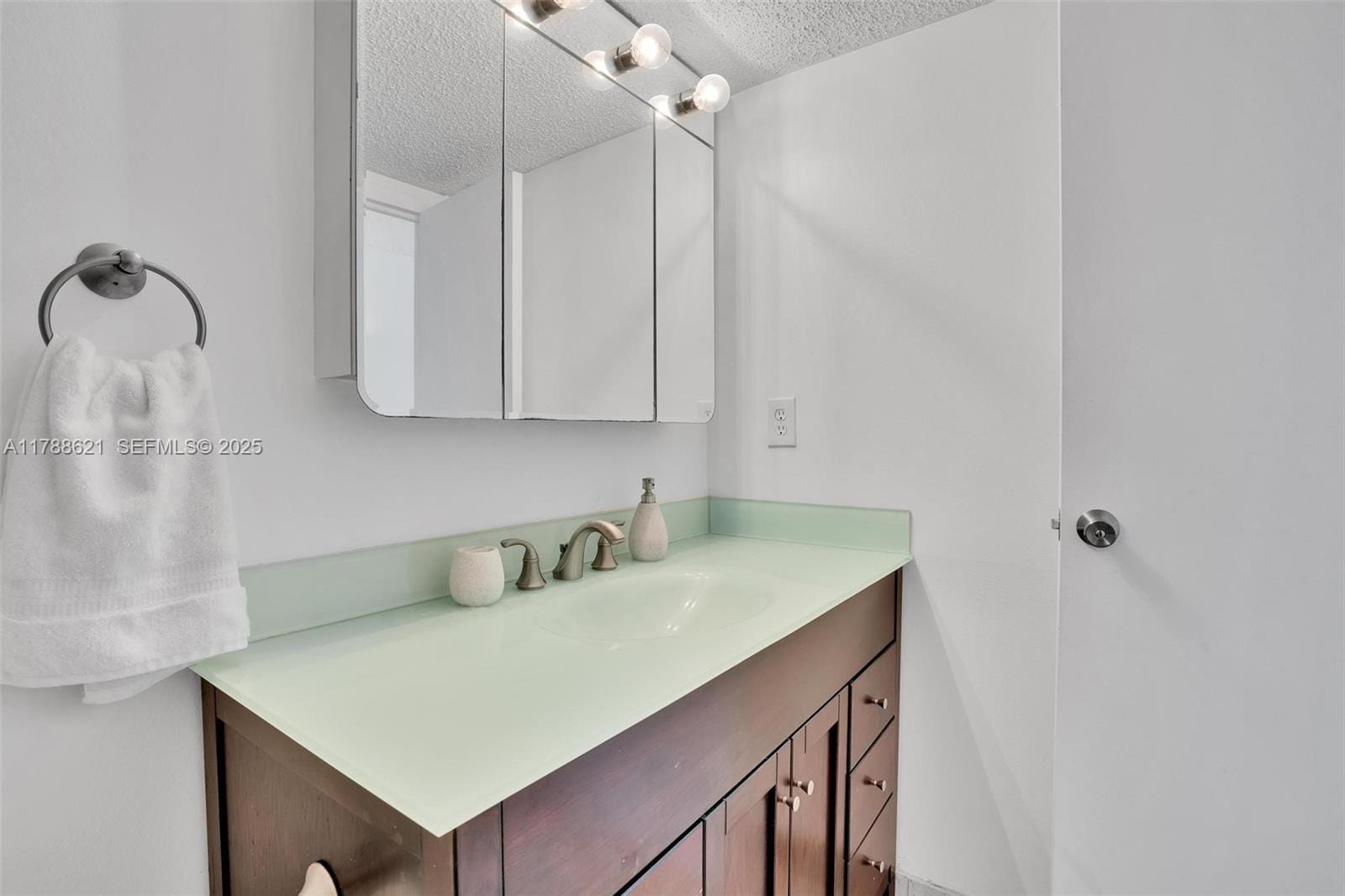 600 Parkview Drive 422(+DEN) — photo 12