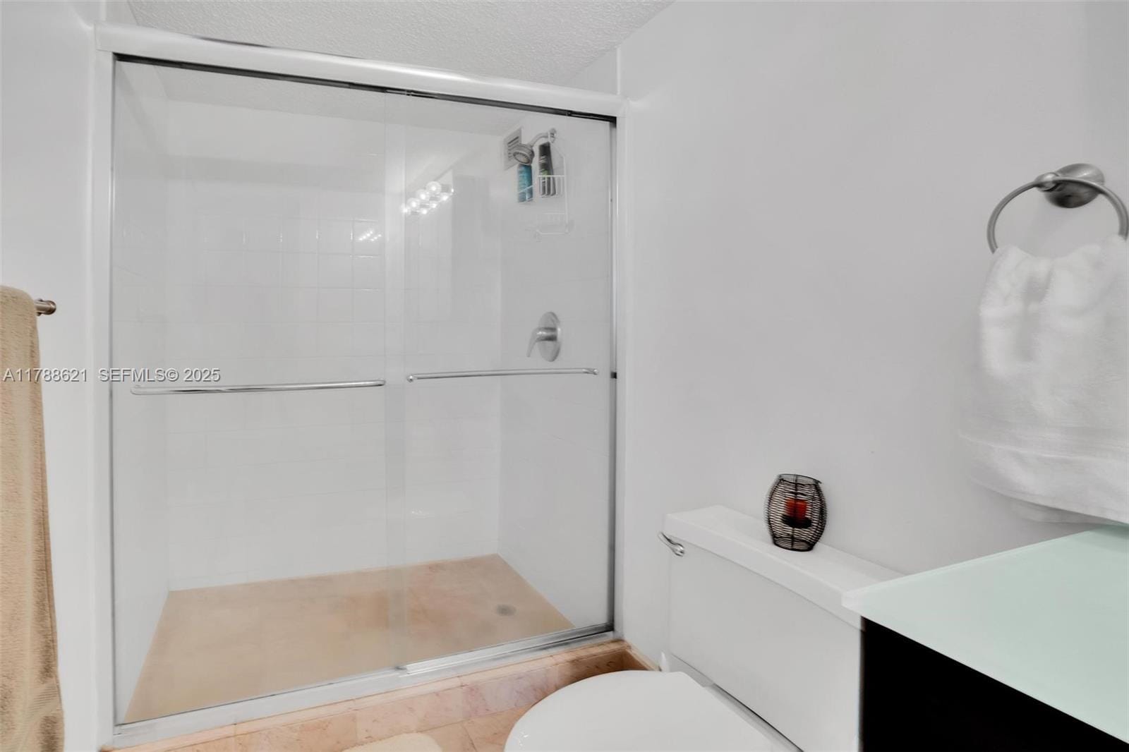 600 Parkview Drive 422(+DEN), Hallandale Beach, FL 33009 photo 14