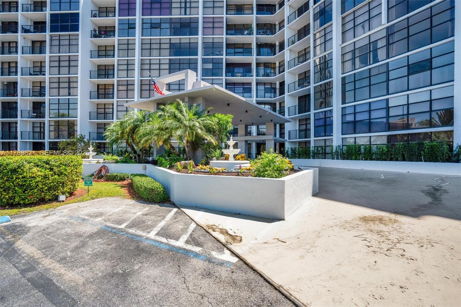 600 Parkview Drive 422(+DEN), Hallandale Beach, FL 33009 photo 30