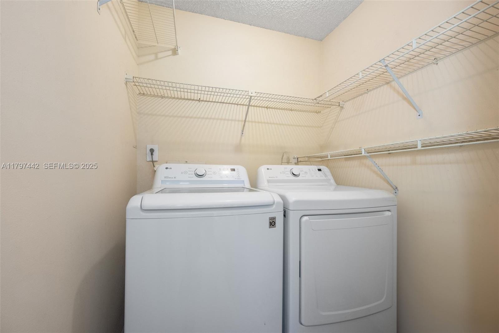 933 NE 199th Street 207, Miami, FL 33179 photo 23