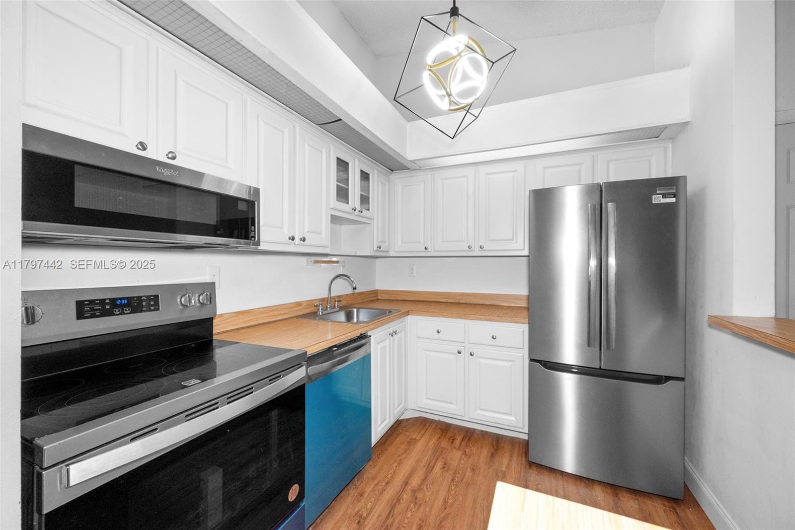 933 NE 199th Street 207 — photo 9