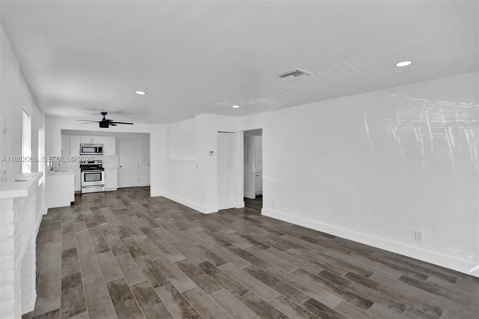 242 SW 9th Street — photo 3