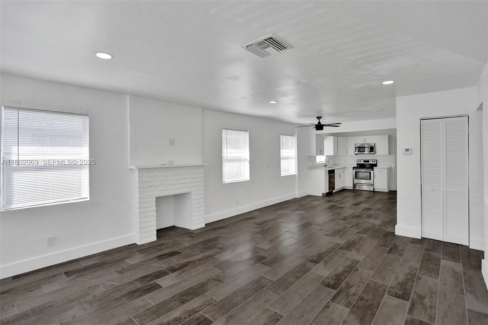 242 SW 9th Street — photo 4