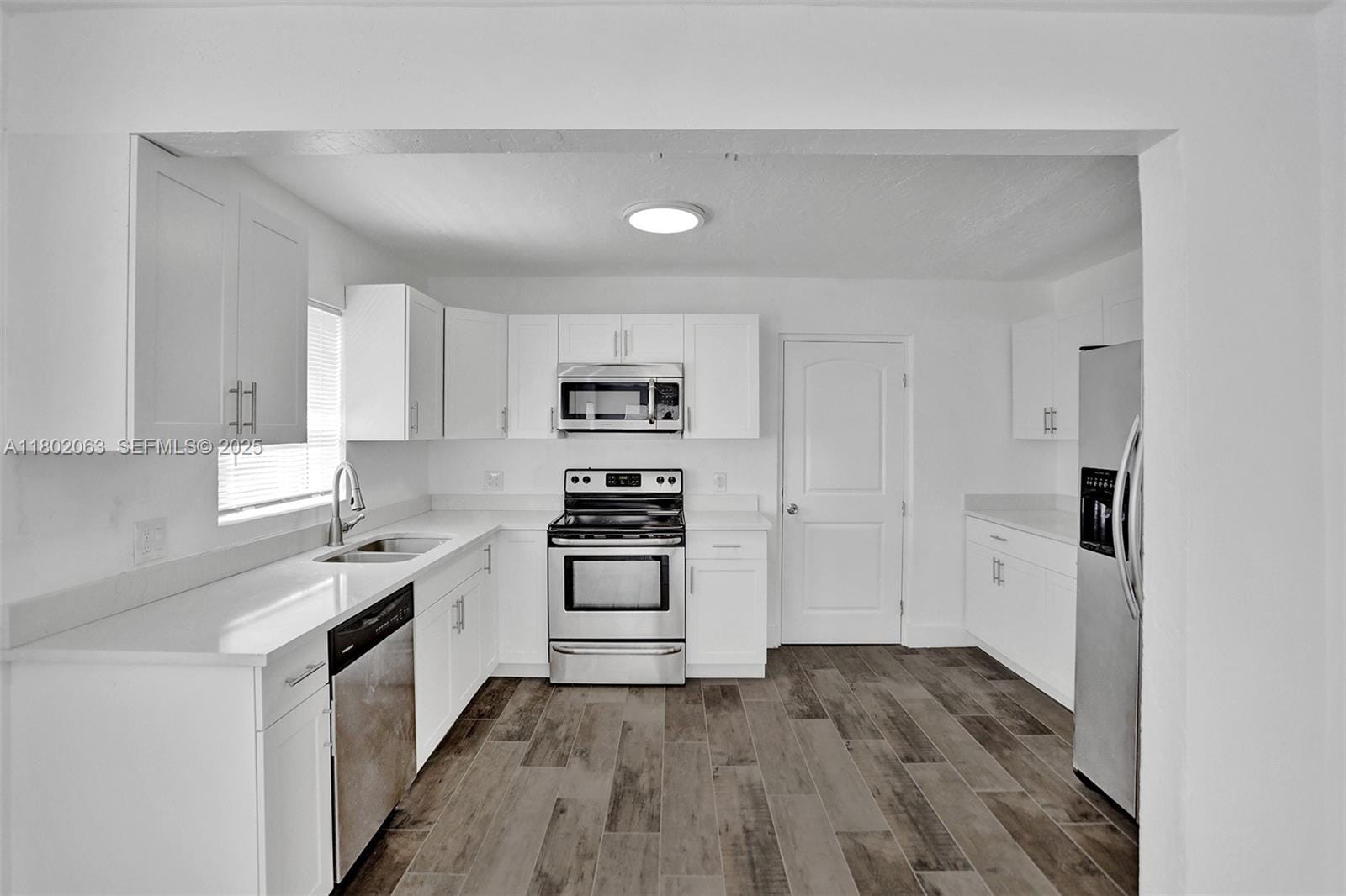 242 SW 9th Street — photo 7