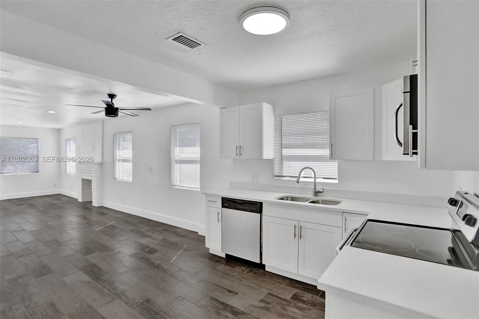 242 SW 9th Street — photo 8
