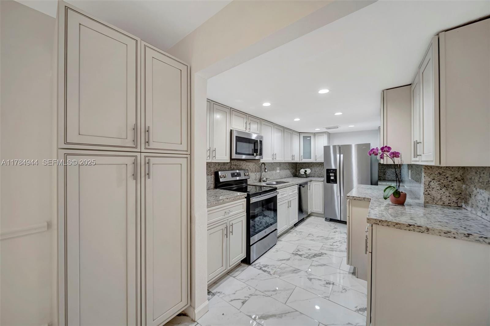 4165 SW 66th Way 137 — photo 4