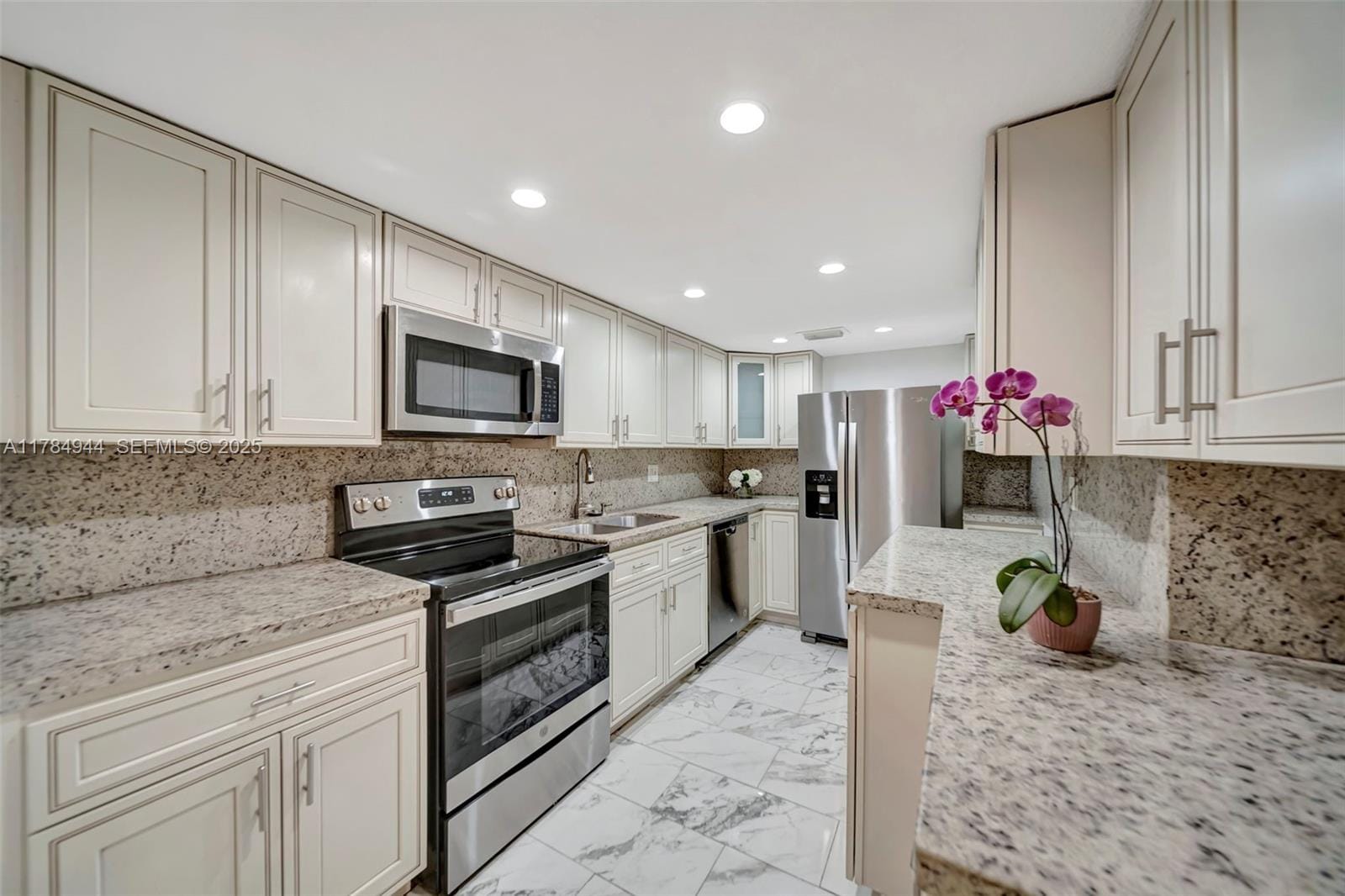 4165 SW 66th Way 137 — photo 5