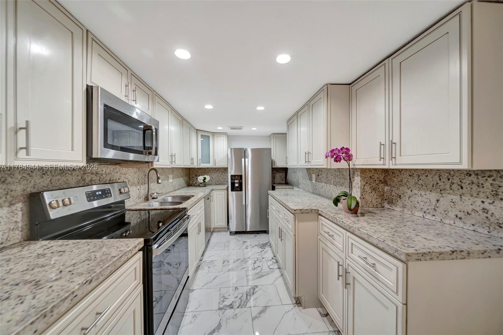 4165 SW 66th Way 137 — photo 6