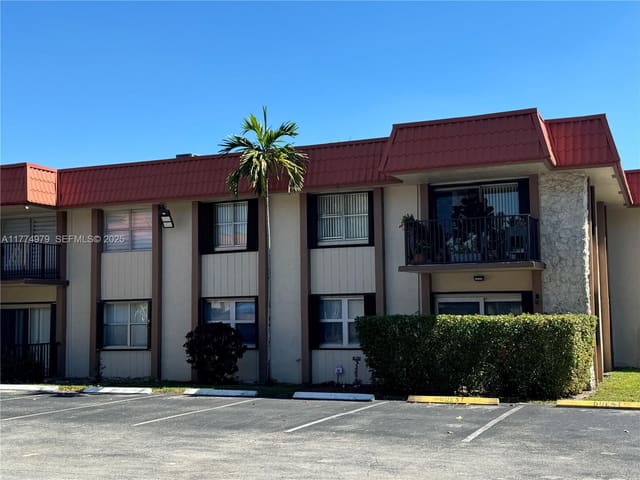10501 SW 108th Avenue 114, sold in Kendallwood Villas, Miami, FL