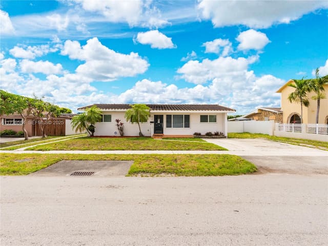 820 W 54th Street, Hialeah, FL 33012