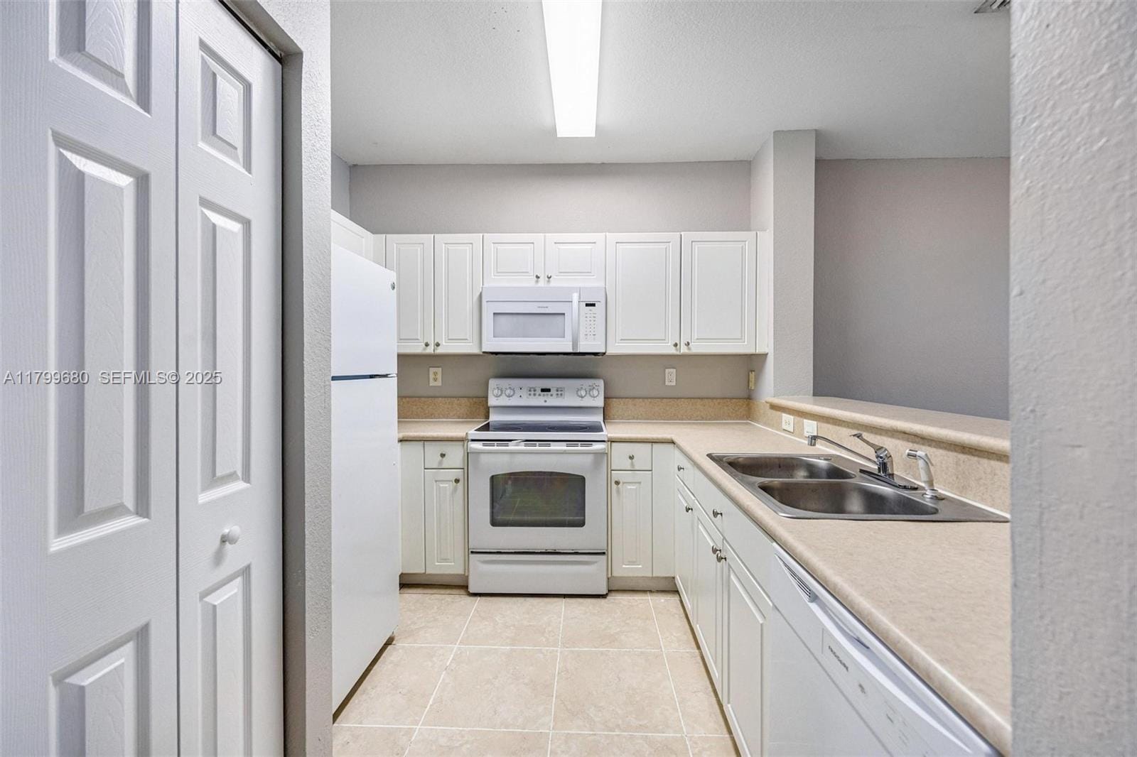 2933 SE 2nd Street 20, Homestead, FL 33033 photo 3