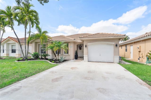 13995 S Cypress Cove Circle, Davie, FL 33325