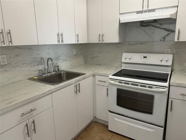 525 W 69th Street 212, Hialeah, FL 33014